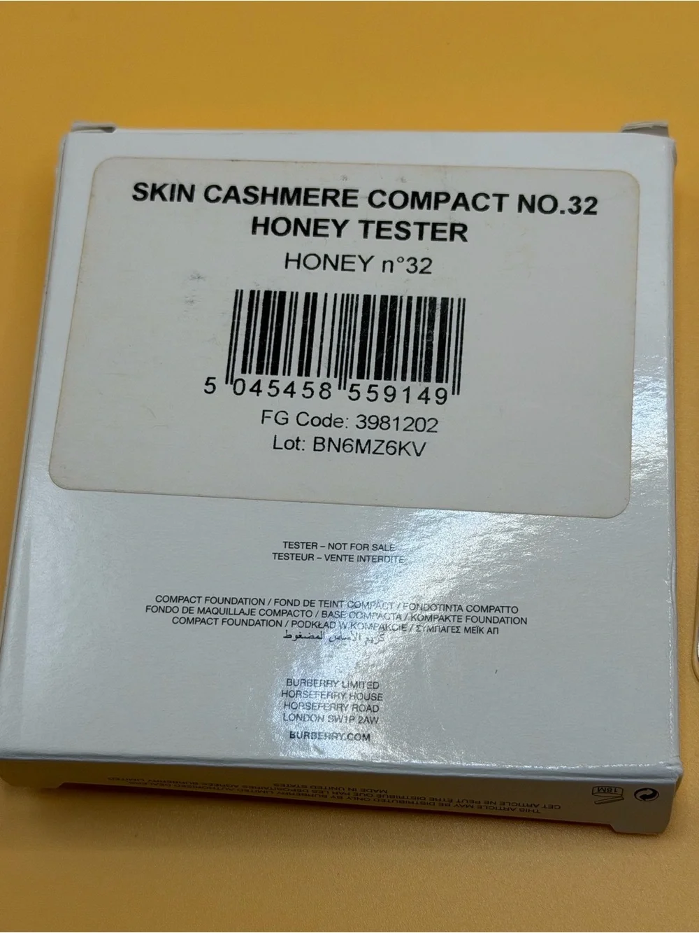 Burberry Skin Cashmere Compact No.32 Honey Tester - Honey Shade